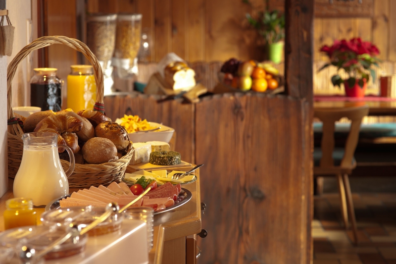 restaurant-BARGEME-min_breakfast-801827